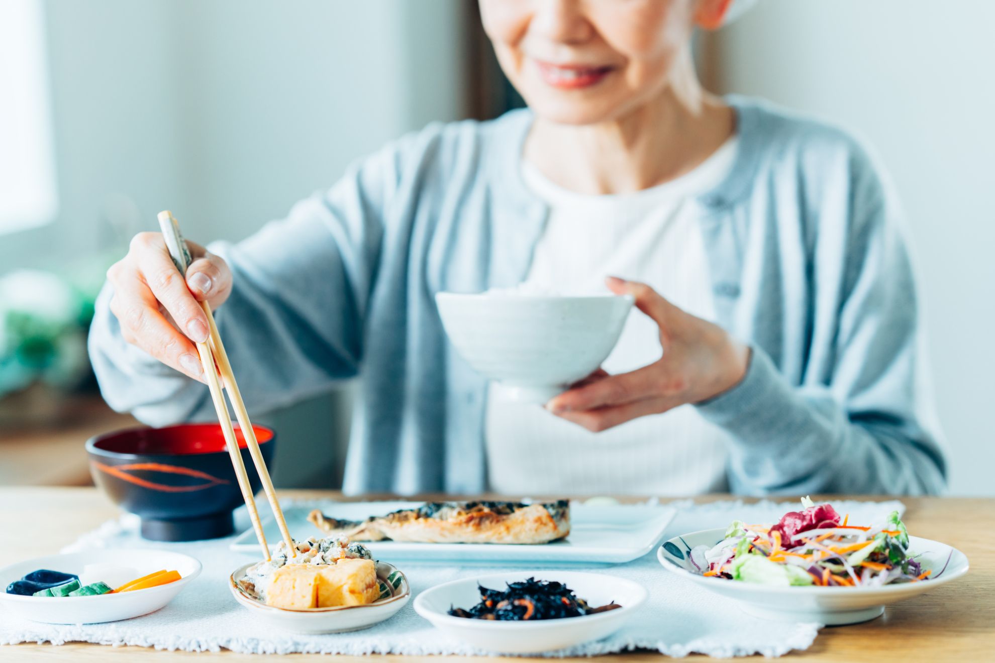 不摂生な食事を改善するために栄養バランスのとれた食事を意識しよう - 健康情報コラム
