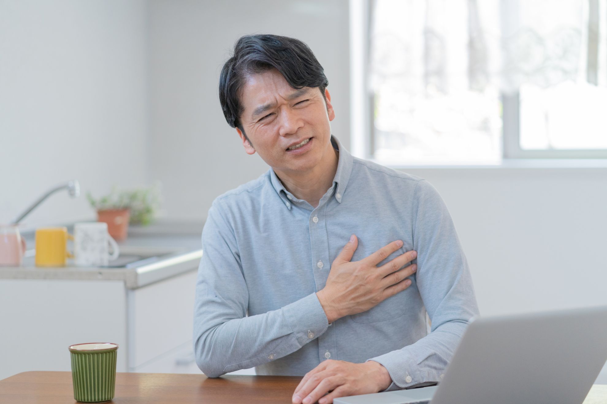 明け方 動悸 で 目 が 覚める