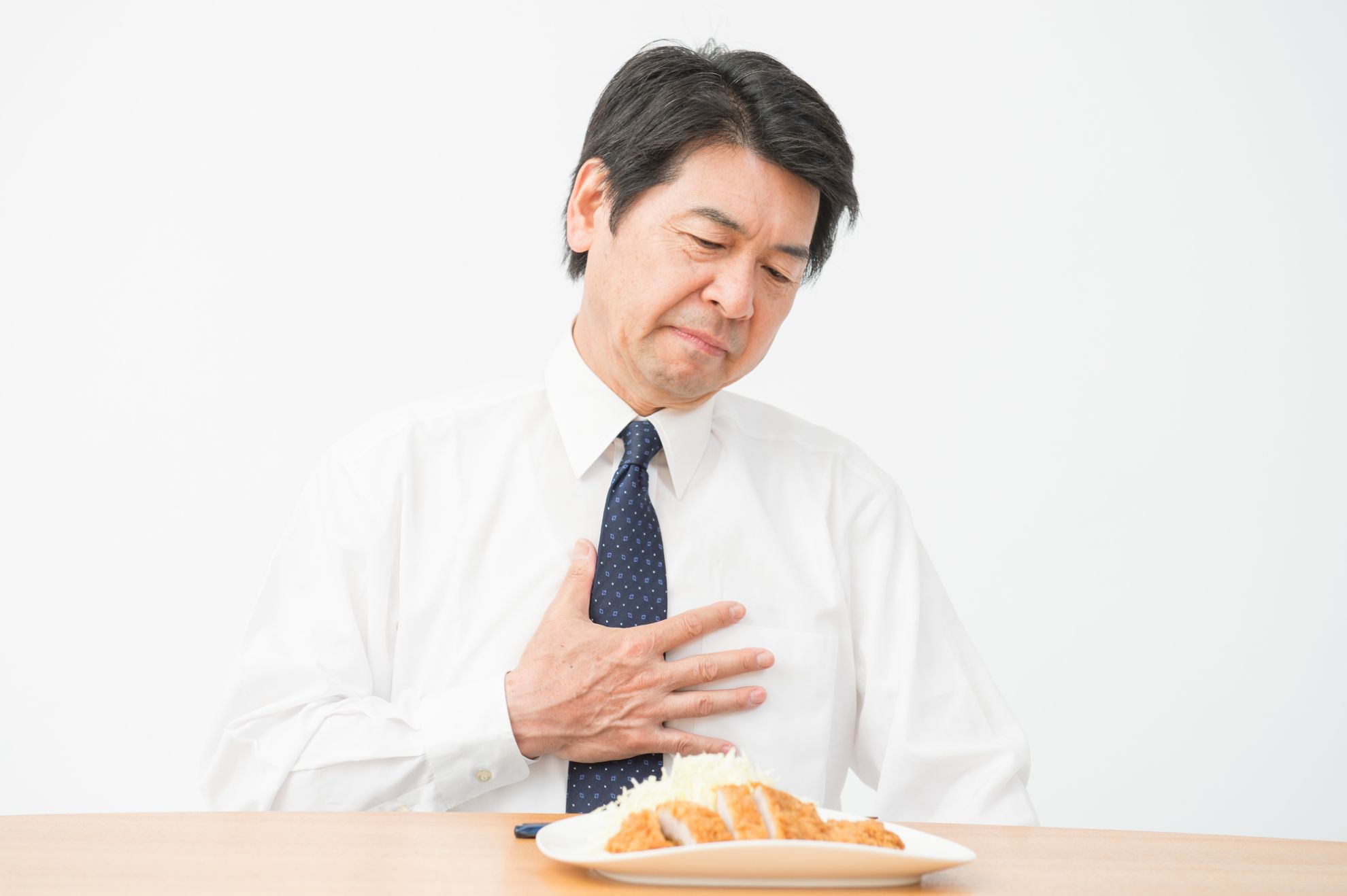 胃 もたれ 食べる と 治る