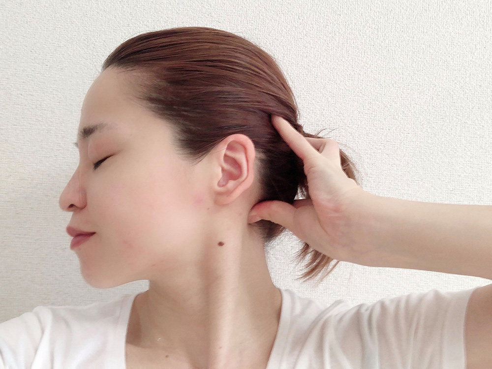 たるんだフェイスラインを改善しよう お風呂上がり5分の頭皮マッサージで肌や髪をいきいきと サントリーグッドエイジングラボ たるんだフェイスラインを改善しよう お風呂上がり5分の頭皮マッサージで肌や髪をいきいきと サントリーグッドエイジングラボ